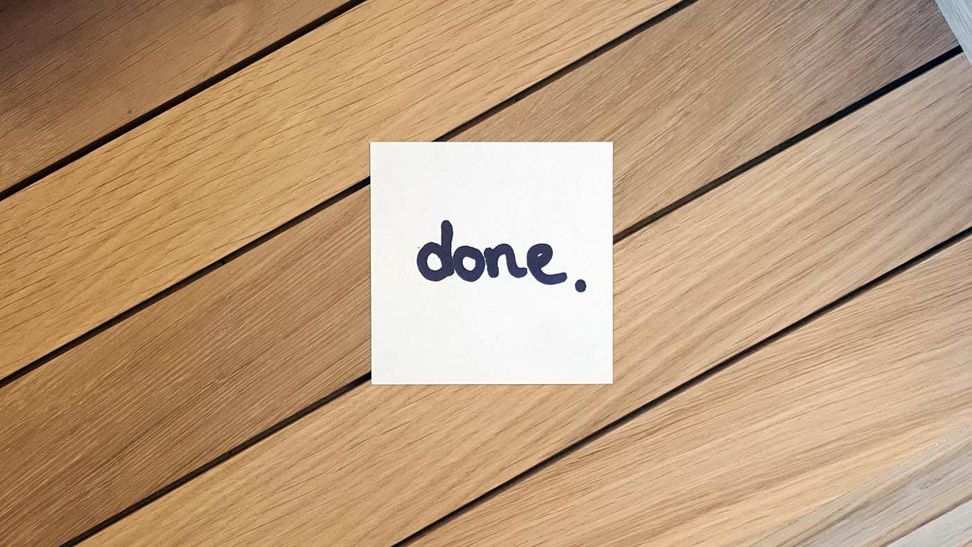 Sticky note in Oak crate