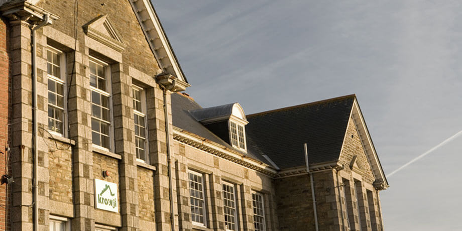 boot and saw in krowji video